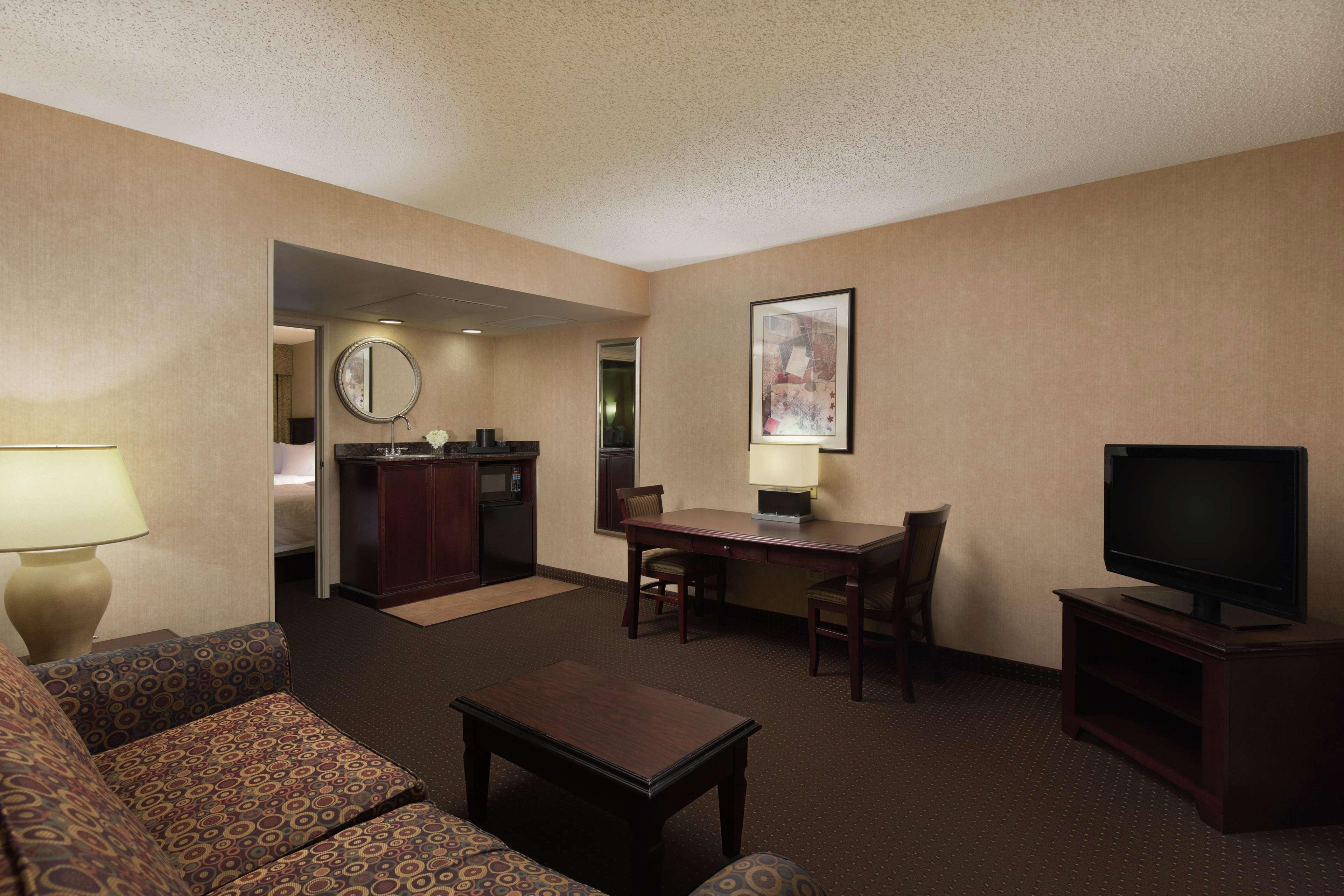 Embassy Suites Lubbock Exterior foto